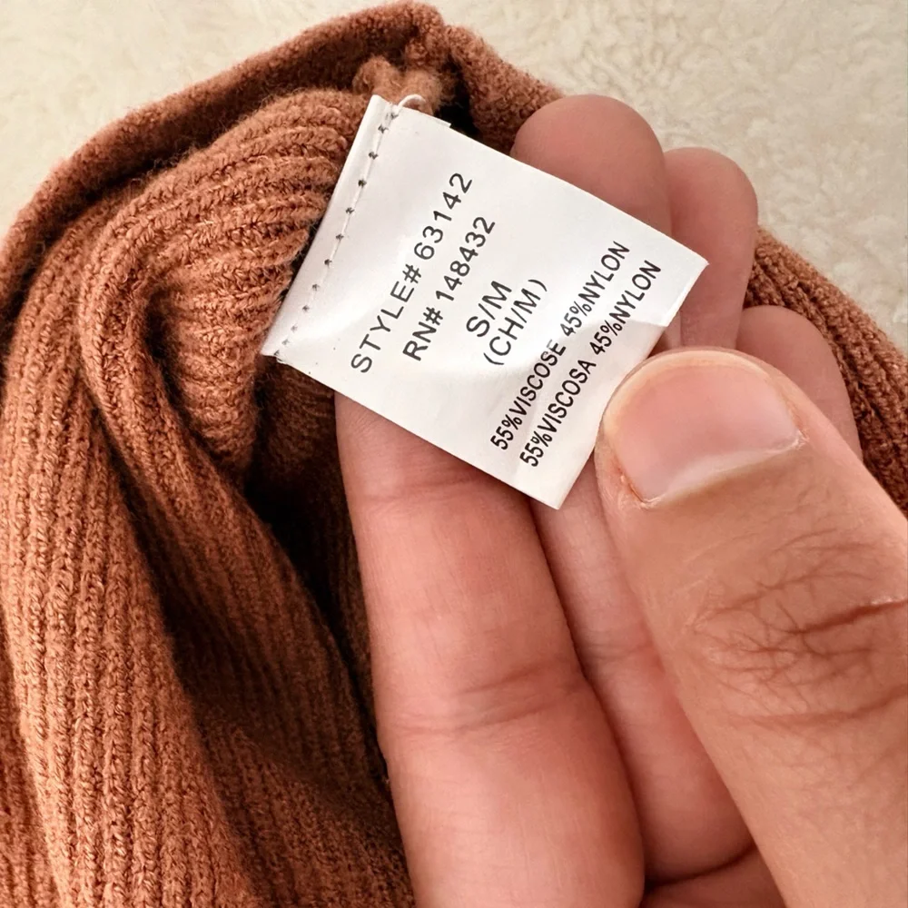 BE COOL Women's Round Neck Sweater Size S/M Light Orange